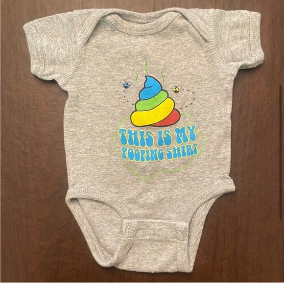 👶 🇺🇸 Grunt Style “Pooping Shirt” 💩 onesie newborn baby pajama 🇺🇸 - Picture 4 of 7